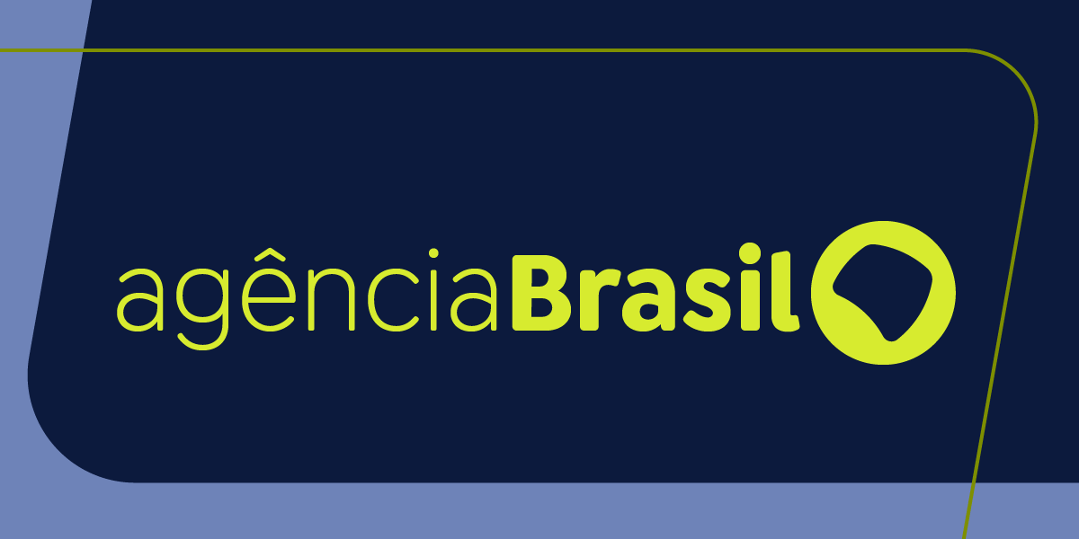 Senador Marcos do Val é levado para colocar tornozeleira eletrônica