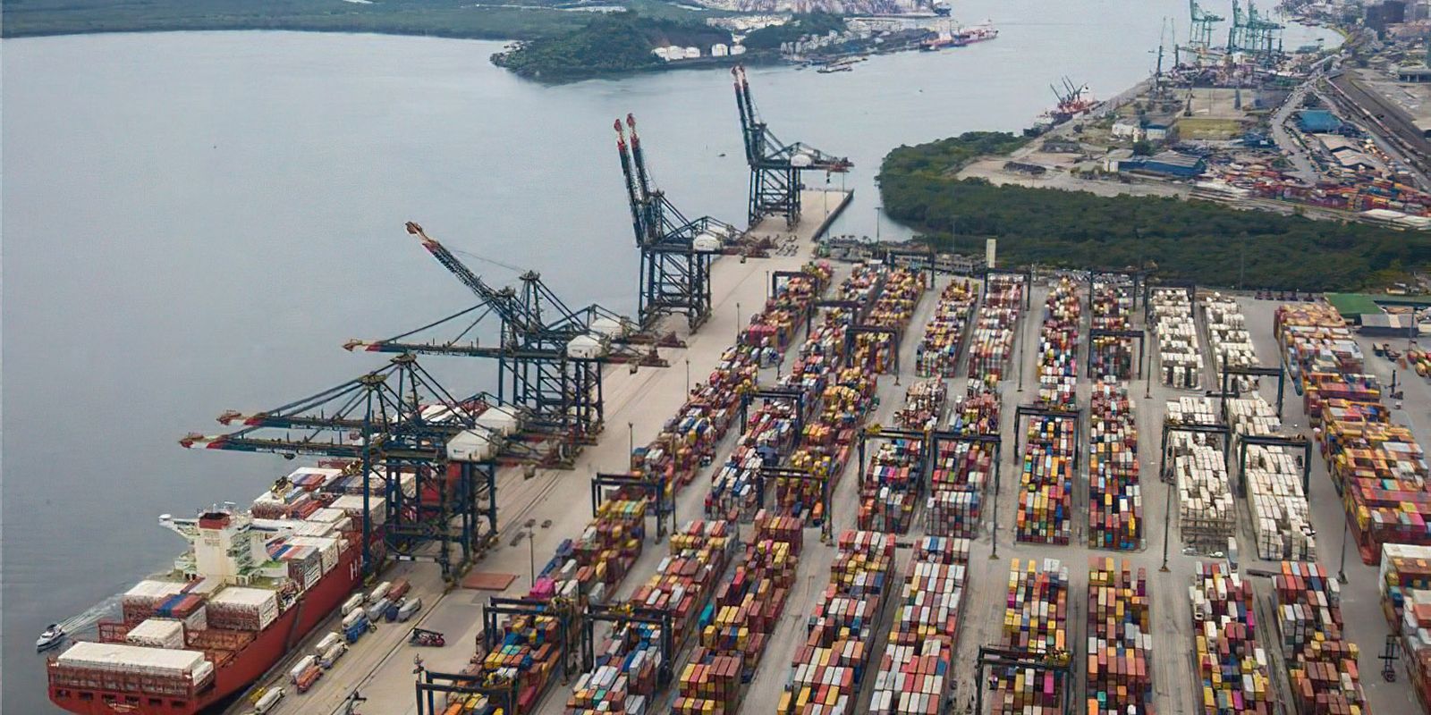 Tarifaço sobre parte de exportações brasileiras entra em vigor hoje